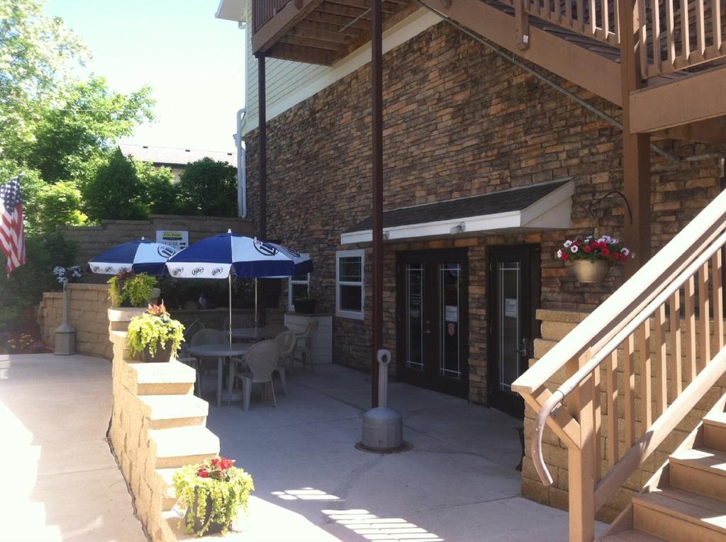 Price Pointe Inn Waukesha Exterior foto