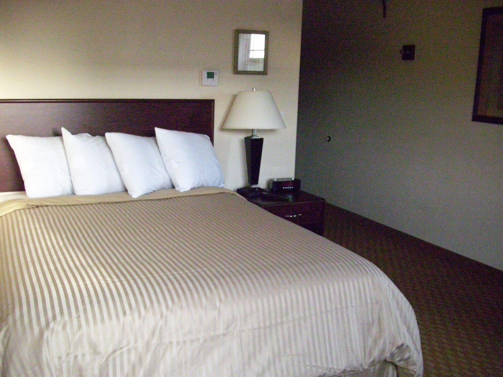 Price Pointe Inn Waukesha Exterior foto